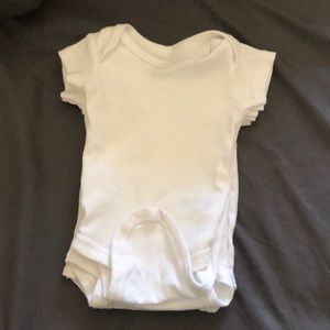 Set of 3 white bodysuits 0-3 mos